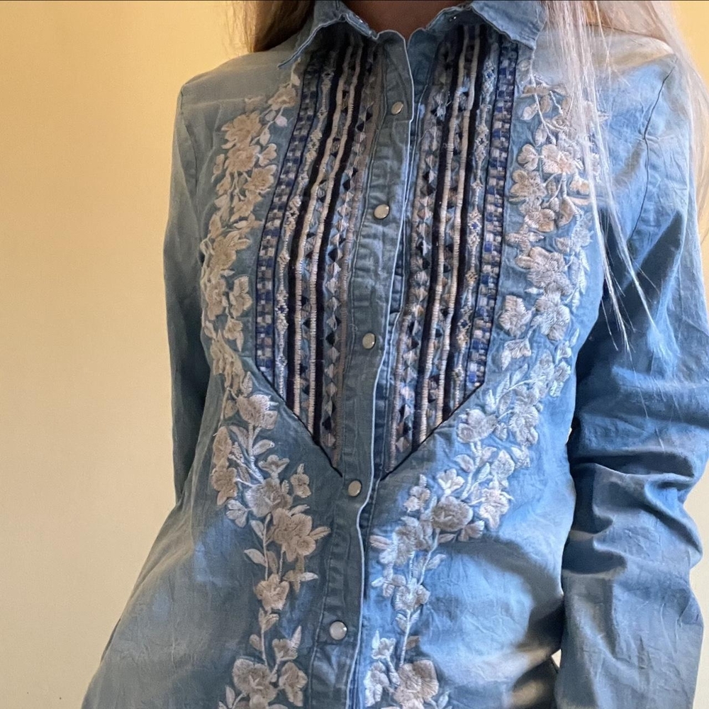 Vintage Western Pearl Snap Denim Button Down Embroidered Top